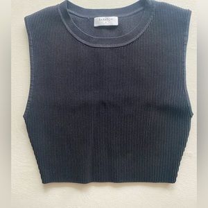 aritzia crop top black- medium